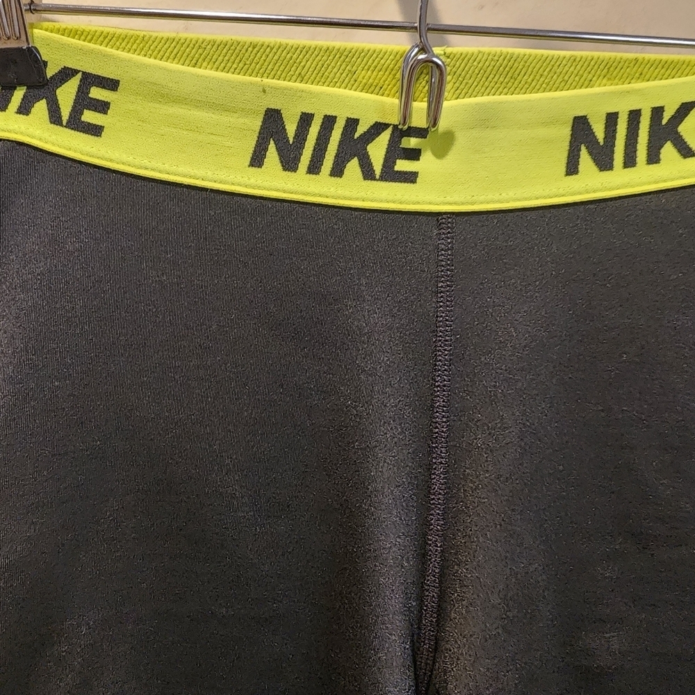 Nike women's Training Athletic Short size L - Picture 3 of 8